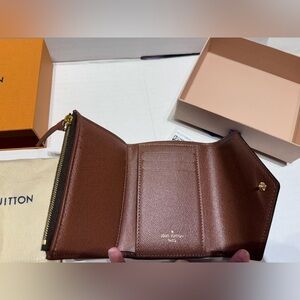 Louis Vuitton victorine wallet